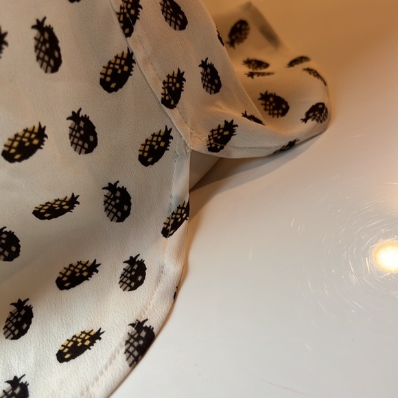 🍍ANN TAYLOR PINEAPPLE SHORT SLEEVE SCOOP NECK TOP SIZE EXTRA SMALL PETITE🍍 - Picture 9 of 16